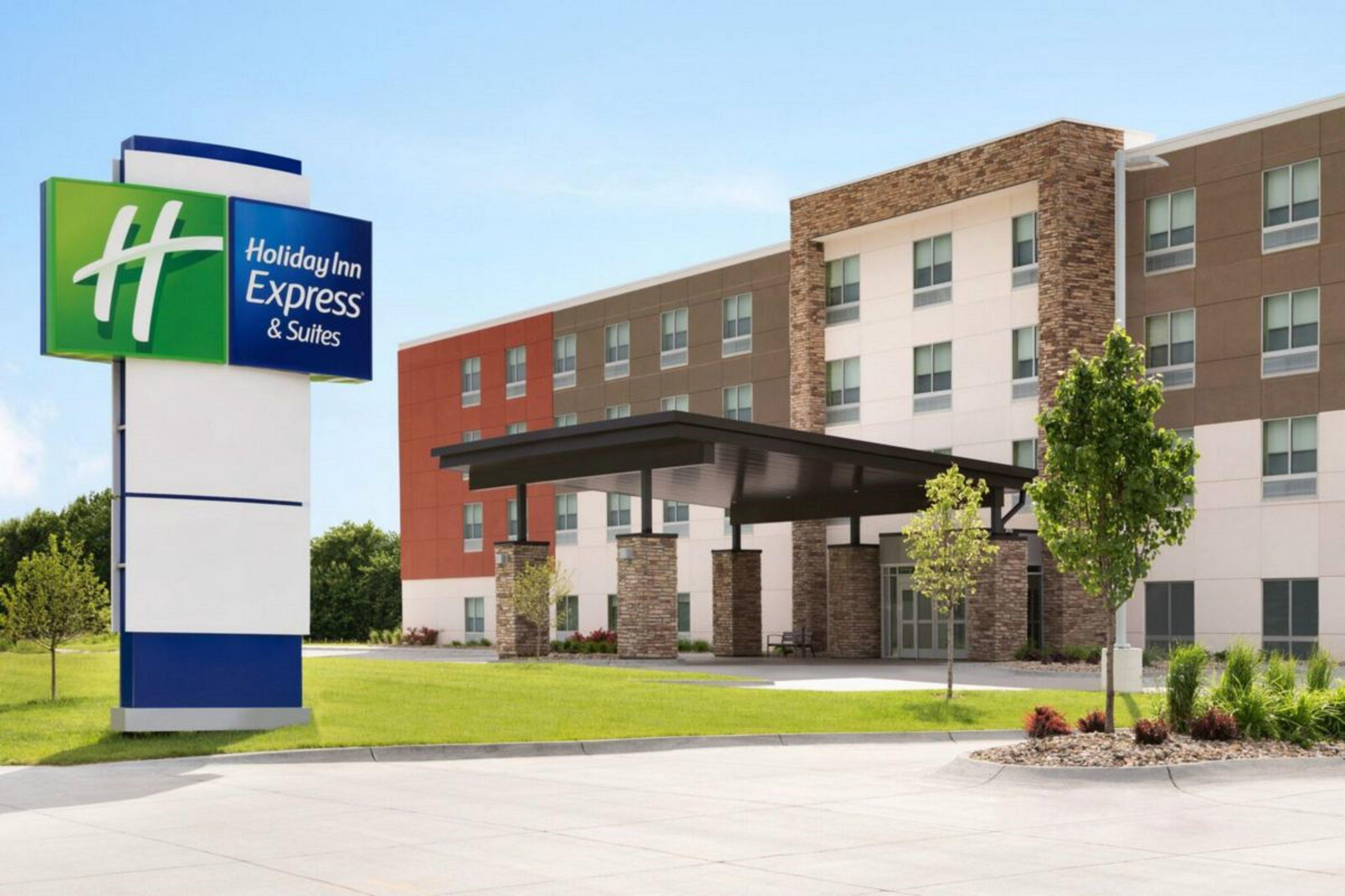 Holiday Inn Express & Suites Warrensburg North By Ihg Dış mekan fotoğraf